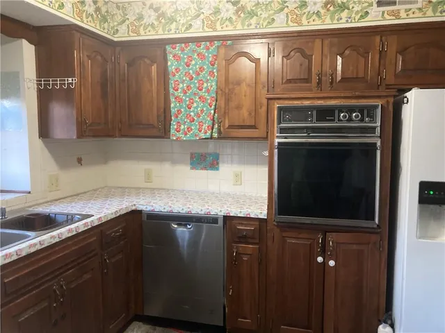 $300,000 | 11907 West 49th Place, Shawnee, KS 66216