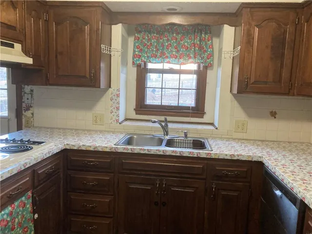 $300,000 | 11907 West 49th Place, Shawnee, KS 66216