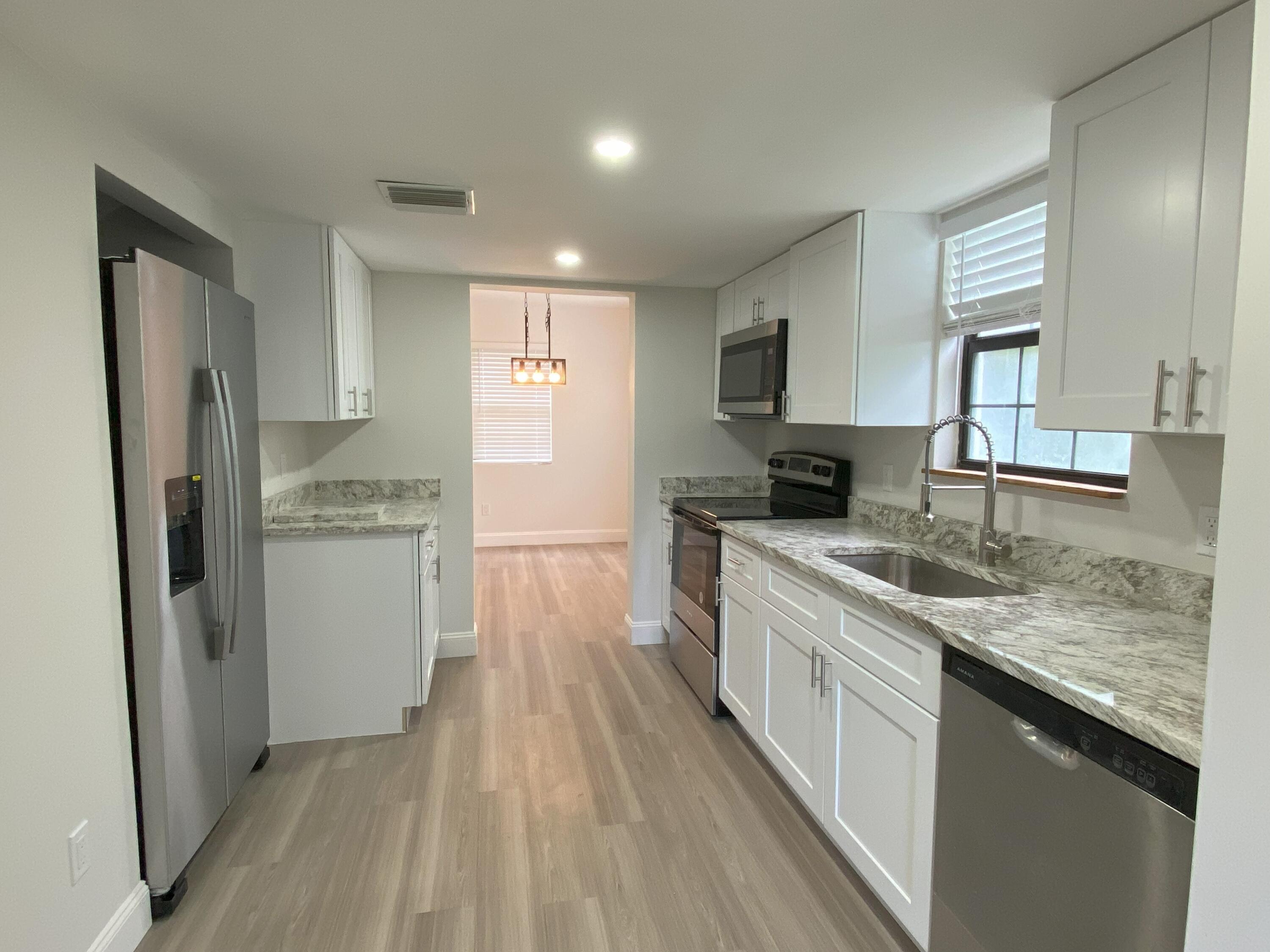17389 63rd Road North Loxahatchee, FL 33470 - Photo 2 of 25 Kitchen