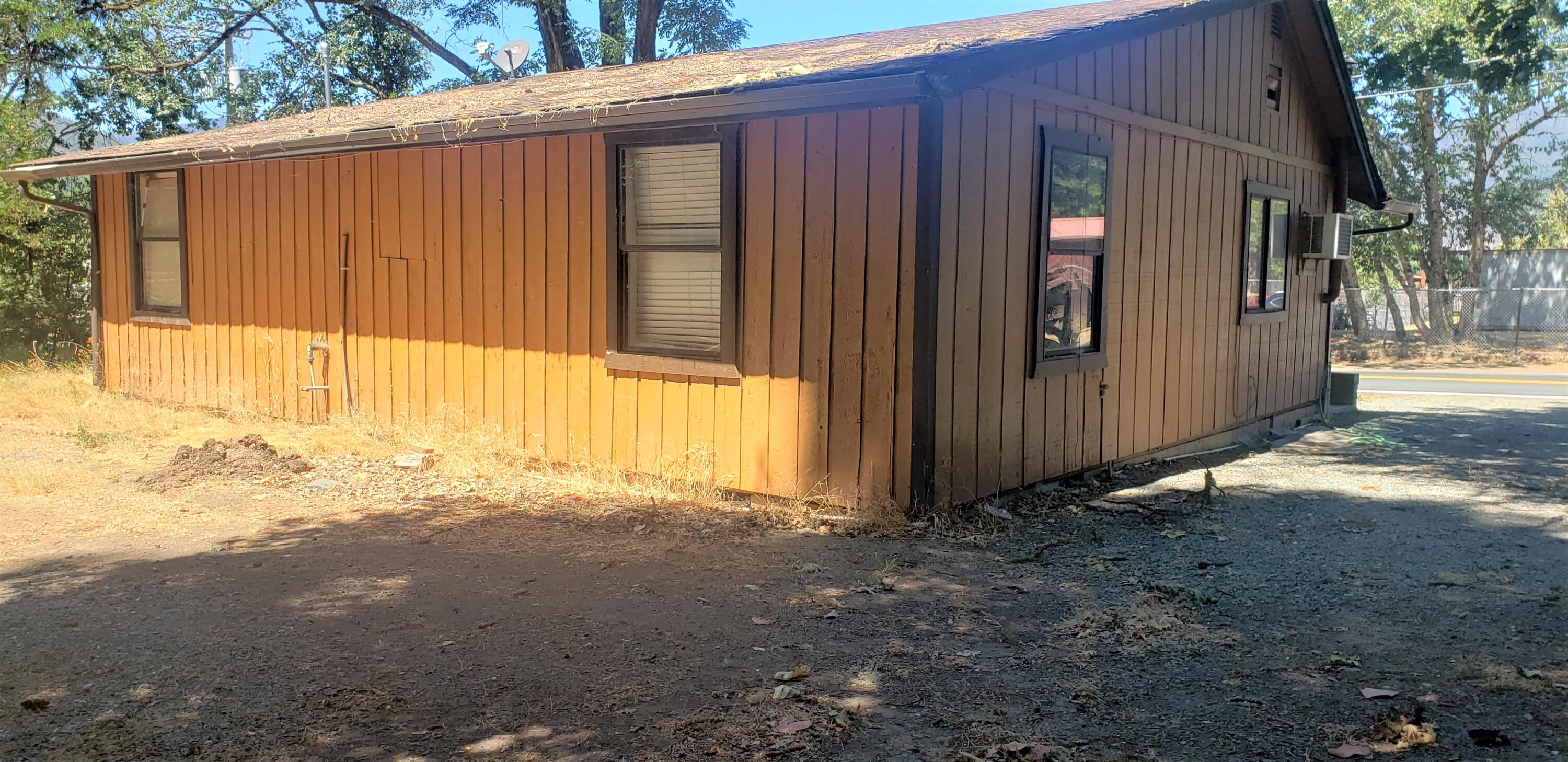 201 Finch Road Cave Junction, OR 97531 - Photo 2 of 13 Back of home