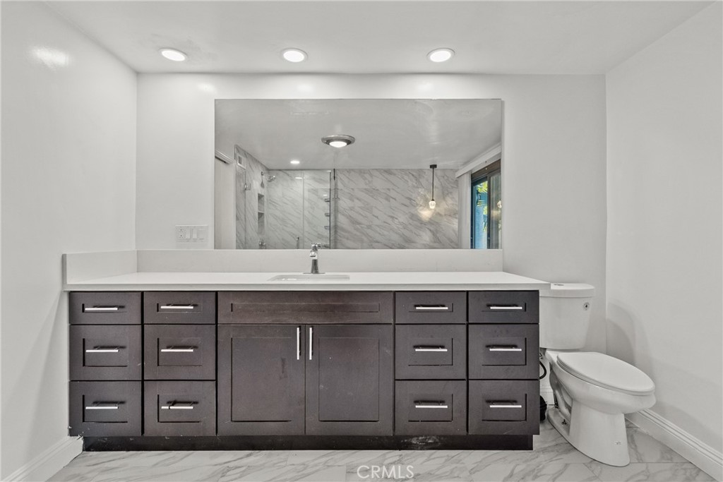 9724 Bothwell Road Northridge, CA 91324 - Photo 54 of 64 Primary bathroom