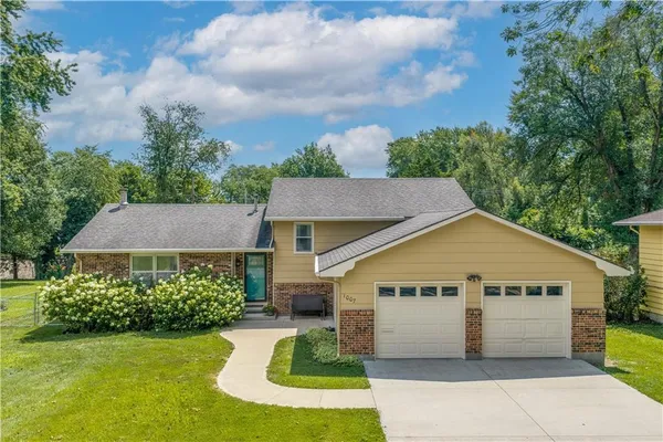 $274,900 | 1007 Royal Boulevard, Sedalia, MO 65301