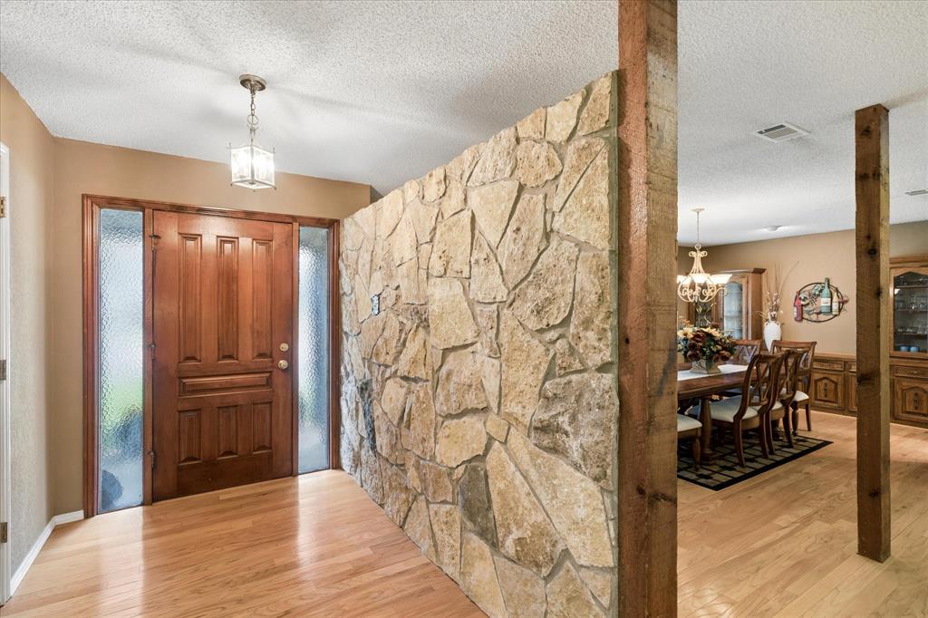 1401 Clover Hill Road Mansfield, TX 76063 - Photo 4 of 25