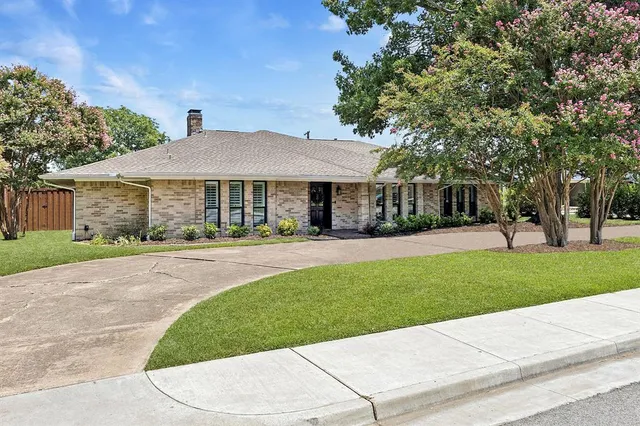 $890,000 | 14420 Overview Drive, Dallas, TX 75254