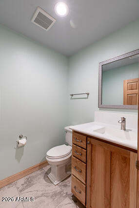 6233 West Airport Road Willcox, AZ 85643 - Photo 23 of 54 a bathroom with a granite countertop toilet sink and mirror