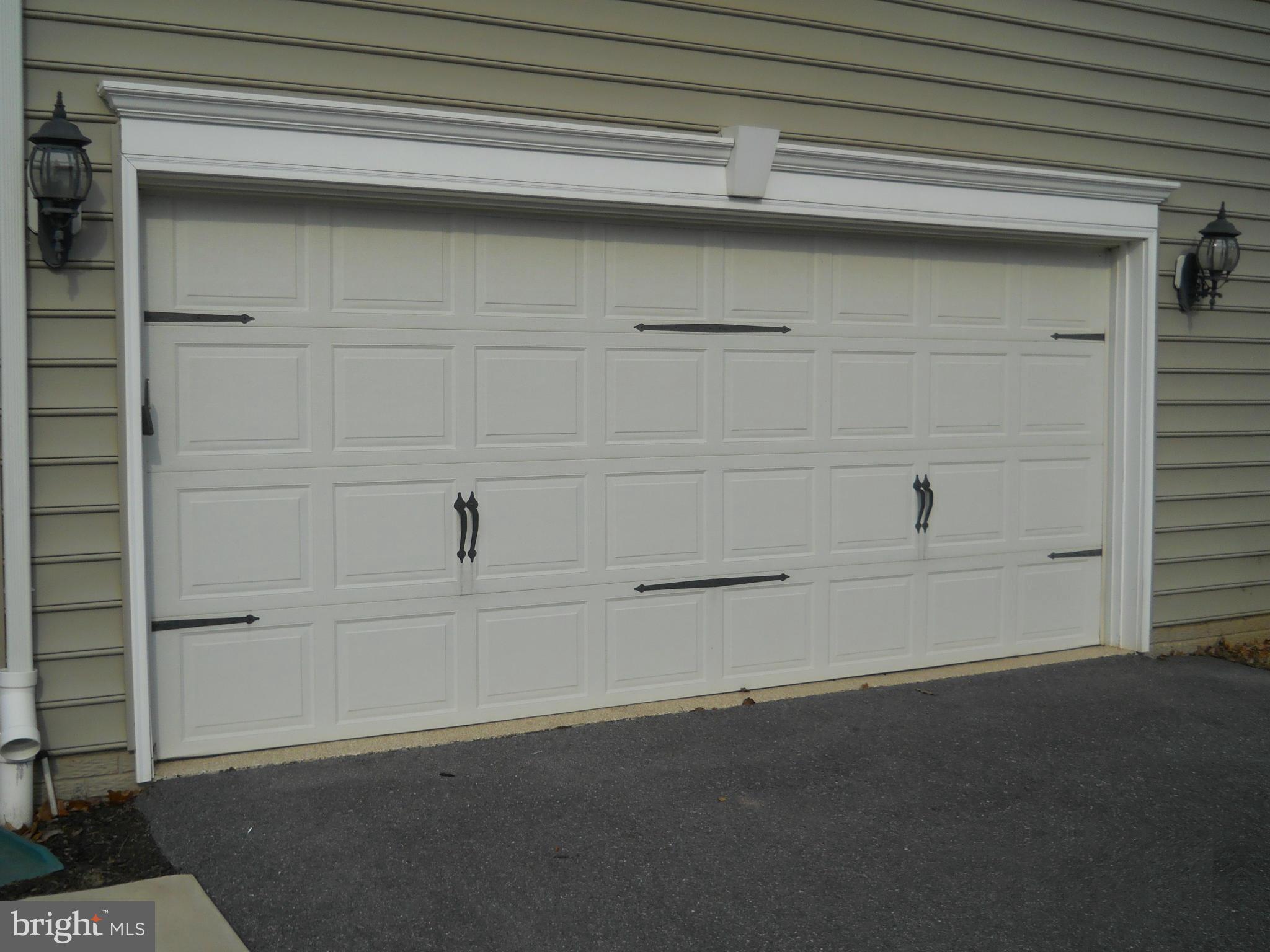 Exterior (General)-Outside garage