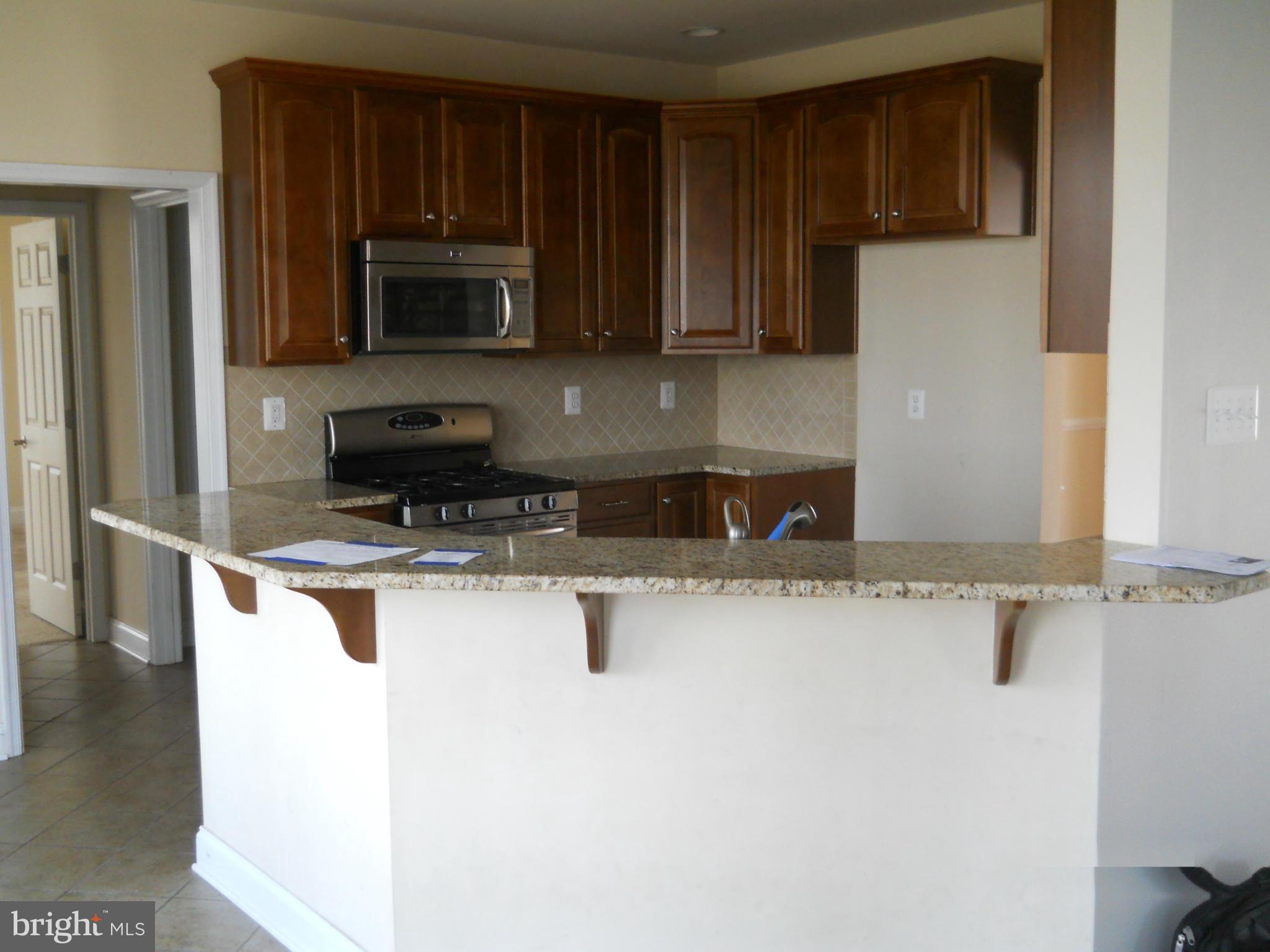 Kitchen-Breakfast bar