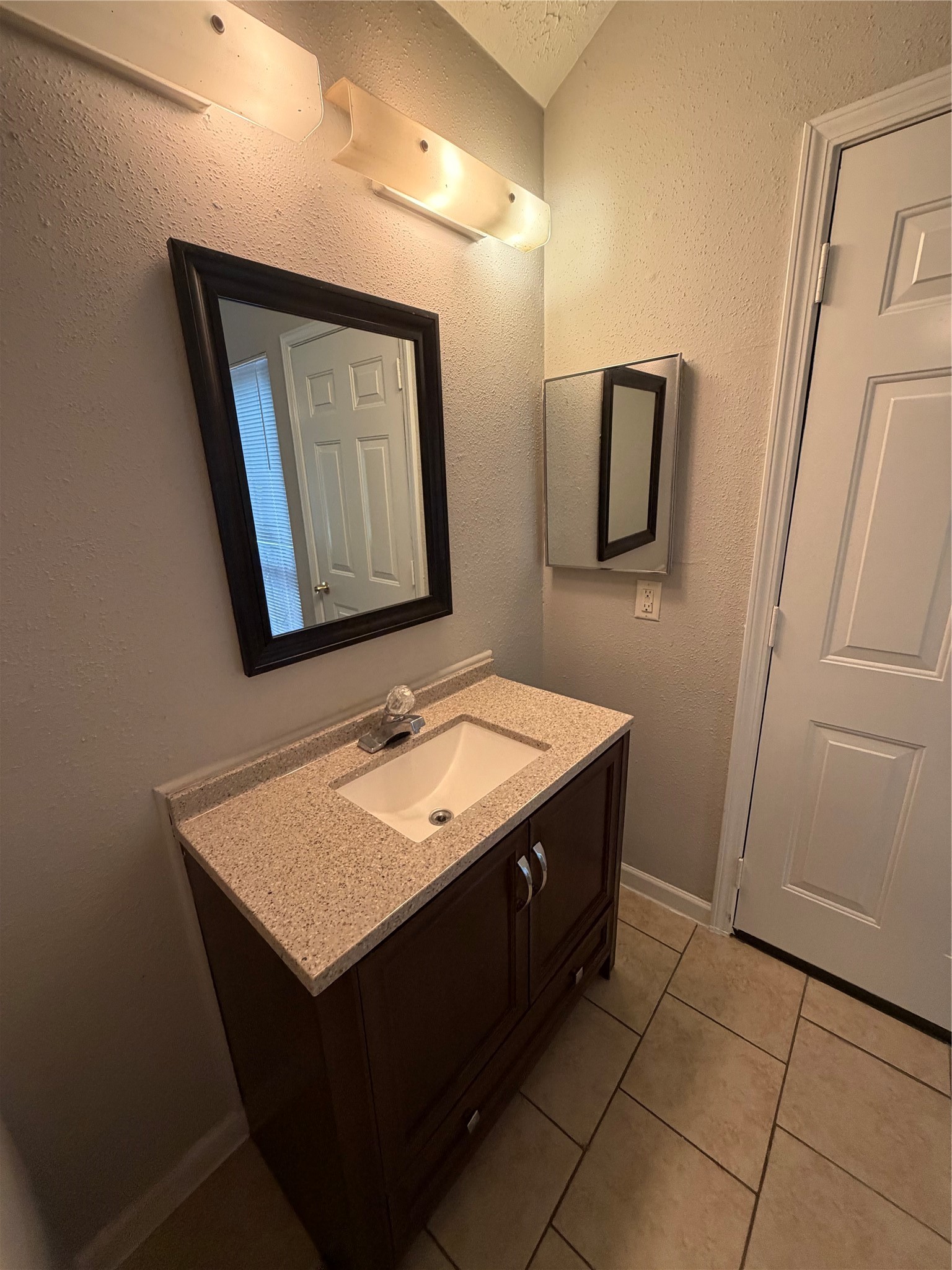 8662 Pearl Point Street Houston, TX 77044 - Photo 11 of 28 a bathroom with a sink vanity and mirror