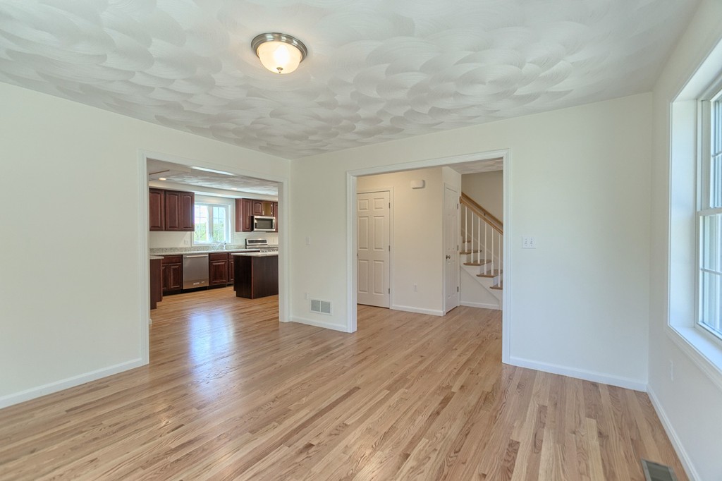 3 Noel Road Andover, MA 01810 - Photo 8 of 30 Gallery Image 8