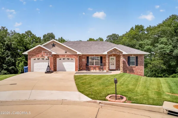 $419,900 | 1002 Las Brisas Court, Jefferson City, MO 65101