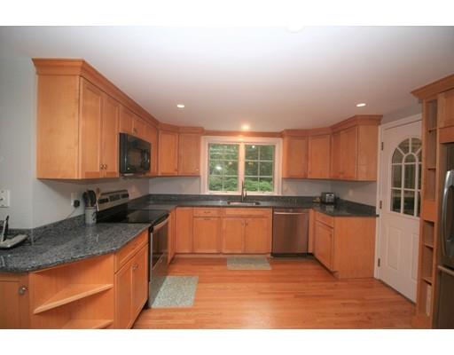9 Colrain Road Topsfield, MA 01983 - Photo 4 of 41 Gallery Image 4