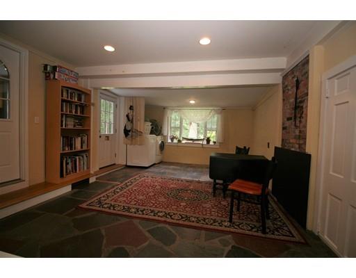 9 Colrain Road Topsfield, MA 01983 - Photo 8 of 41 Gallery Image 8