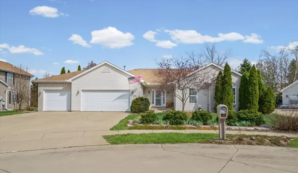$370,000 | 3004 Country Bend Lane, Champaign, IL 61822