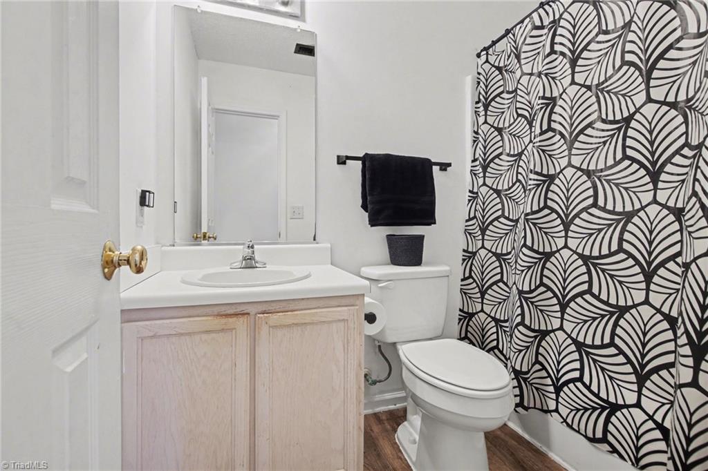 3904 Riverdale Road Greensboro, NC 27406 - Photo 19 of 25 Full bathroom 3