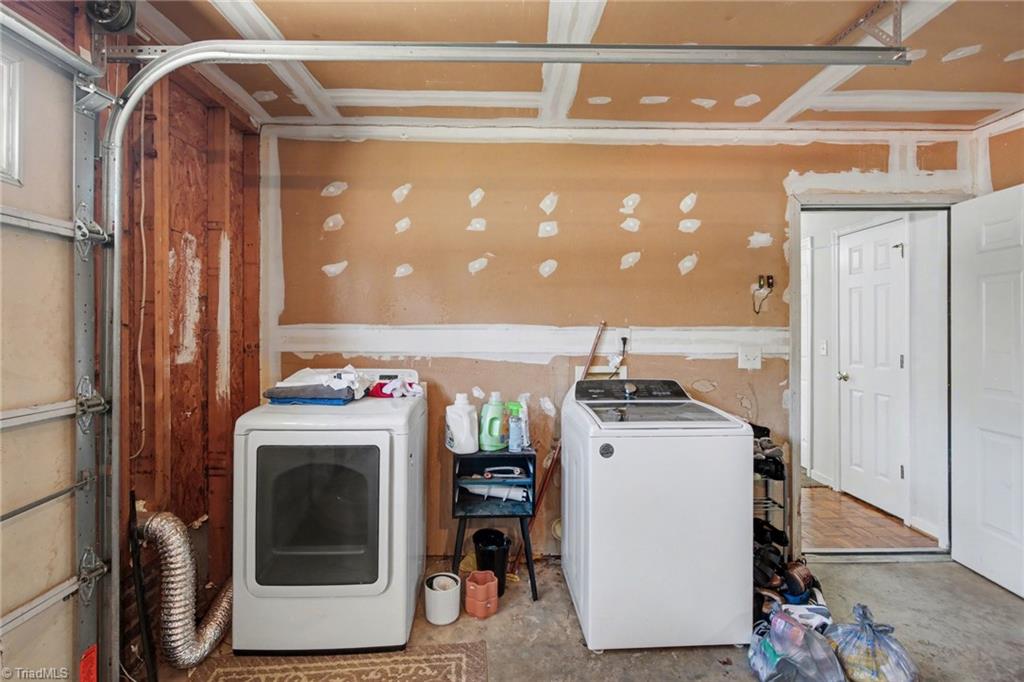 3904 Riverdale Road Greensboro, NC 27406 - Photo 22 of 25 Laundry area