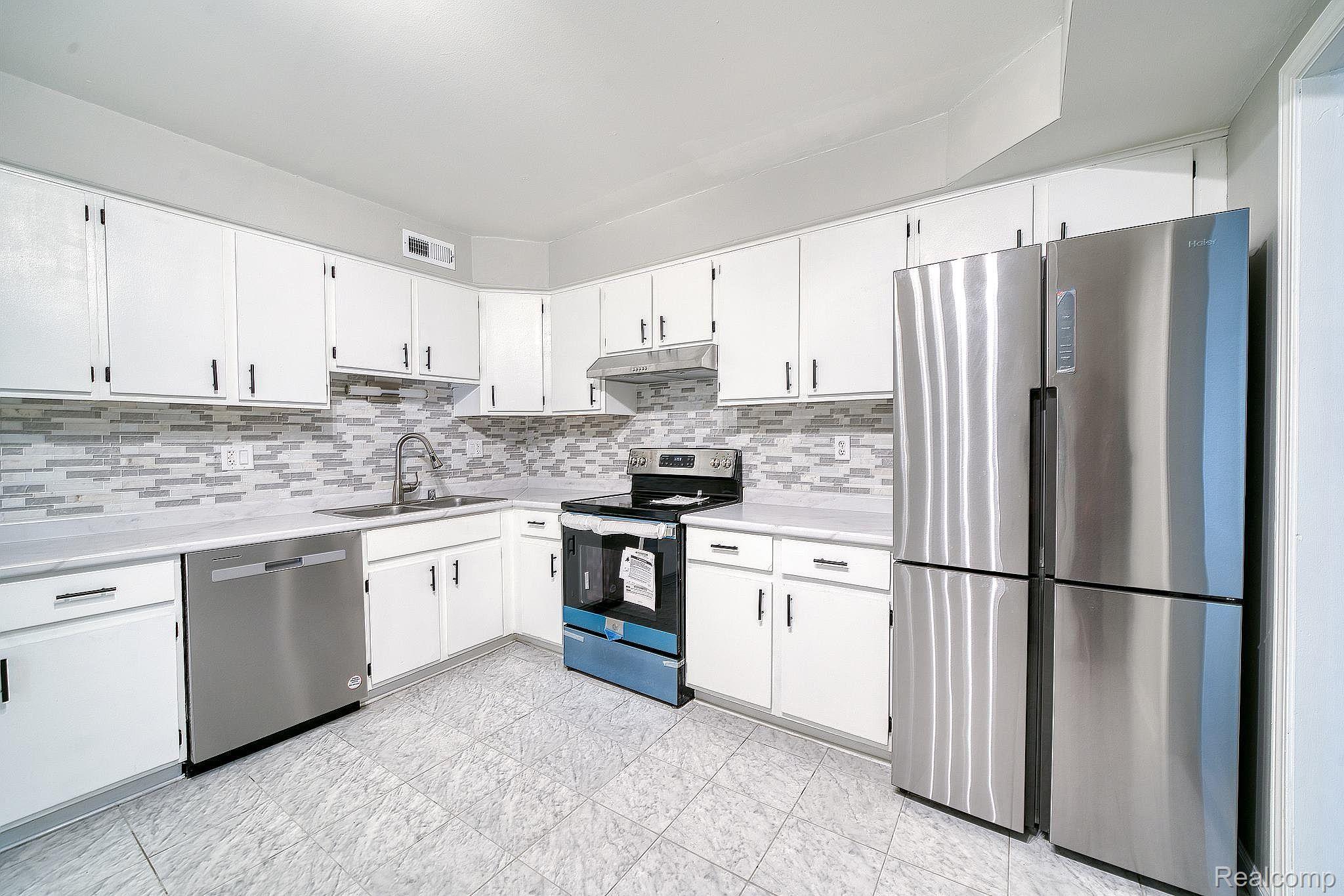 29133 Evergreen Road, Unit 7 Southfield, MI 48076 - Photo 6 of 15 Gallery Image 6
