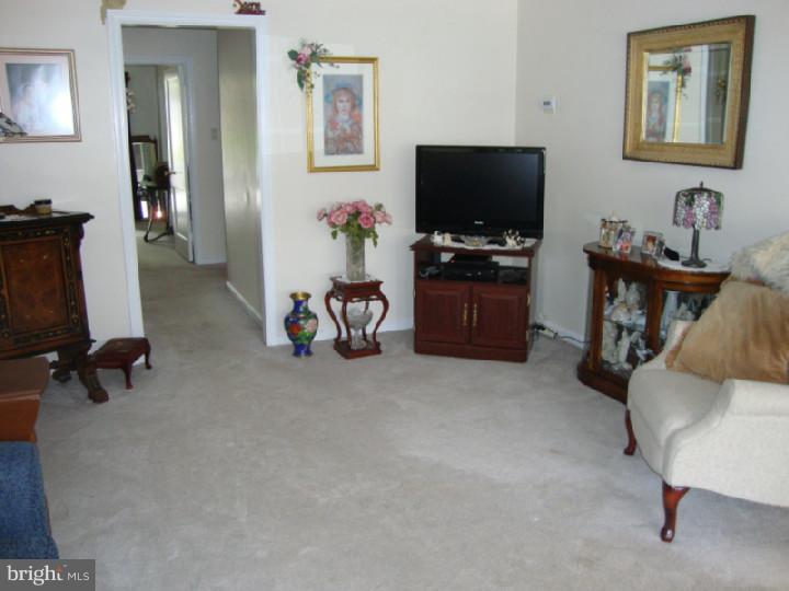 958 Rocklynn Road Springfield, PA 19064 - Photo 5 of 25 Gallery Image 5