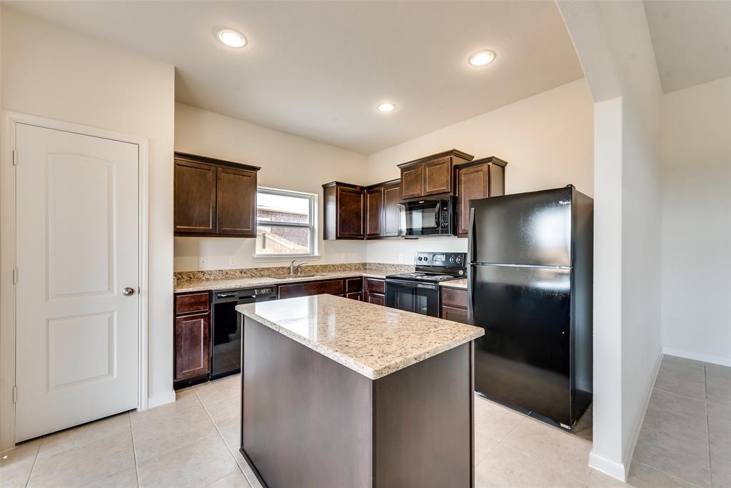 905 Summer Stream Road Denton, TX 76207 - Photo 3 of 14