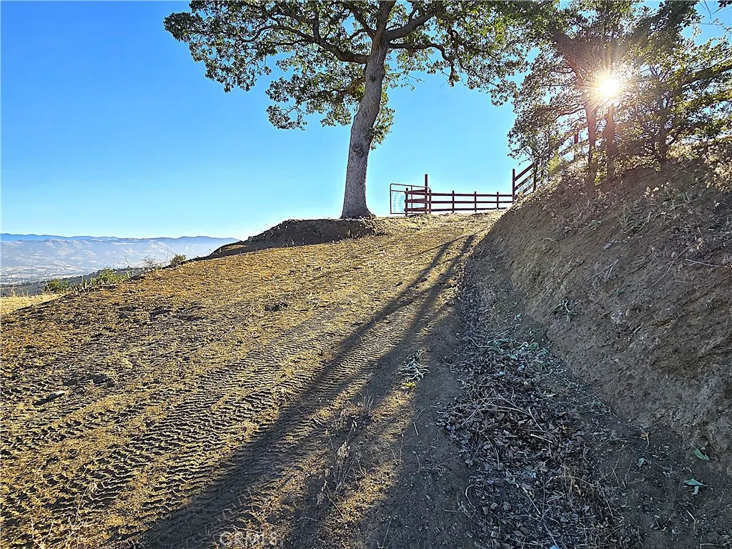 0 Zurich Tehachapi, CA 93561 - Photo 14 of 51 Private, fenced, gated and secured entryway.