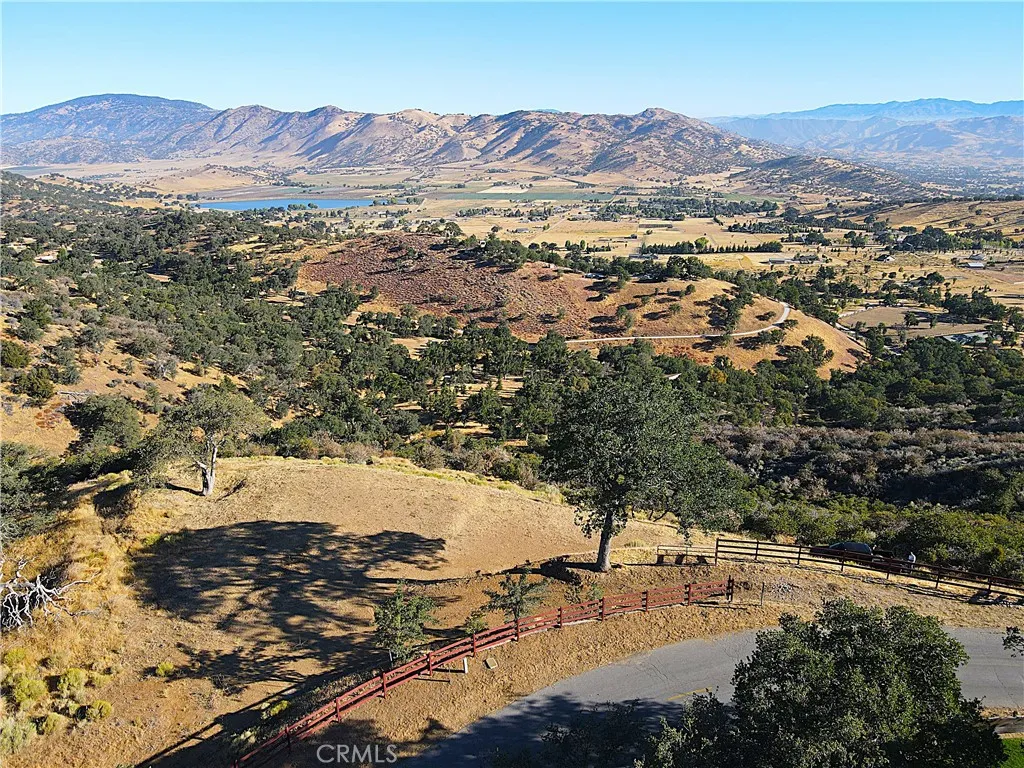 0 Zurich Tehachapi, CA 93561 - Photo 2 of 51 You can build a beautiful home almost anywhere... but only the right lot turns a beautiful home into something truly World-Class. This is that lot.
