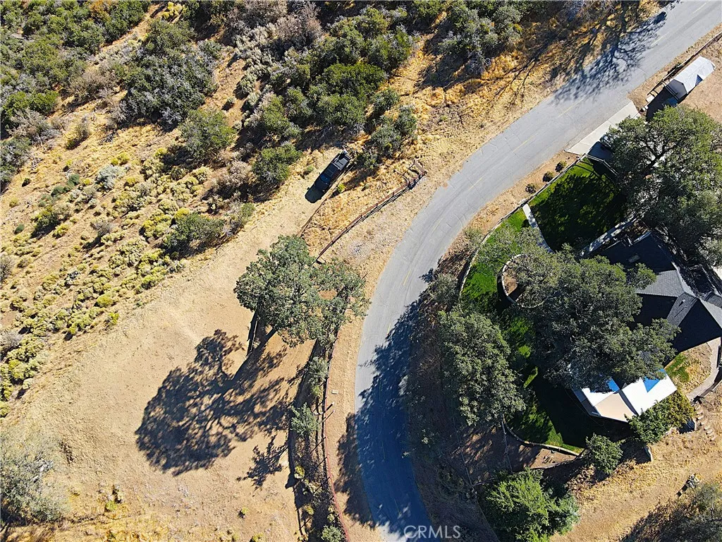 0 Zurich Tehachapi, CA 93561 - Photo 6 of 51 There is General Contractor building a custom home lower on Zurich Drive who would love to go crazy with this hilltop build!