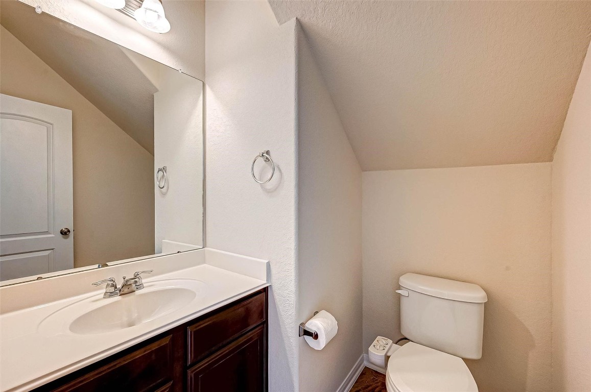 3322 Coopers Ridge Way Houston, TX 77084 - Photo 27 of 41 Convenient half bathroom for guests.