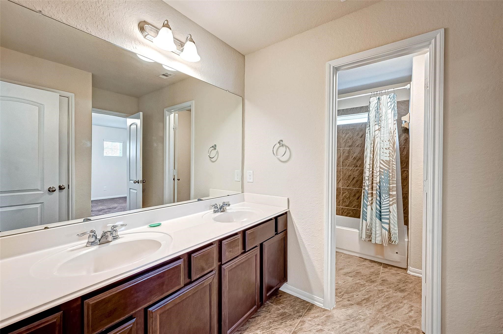 3322 Coopers Ridge Way Houston, TX 77084 - Photo 35 of 41 Full bathroom with modern finishes serving secondary bedrooms.