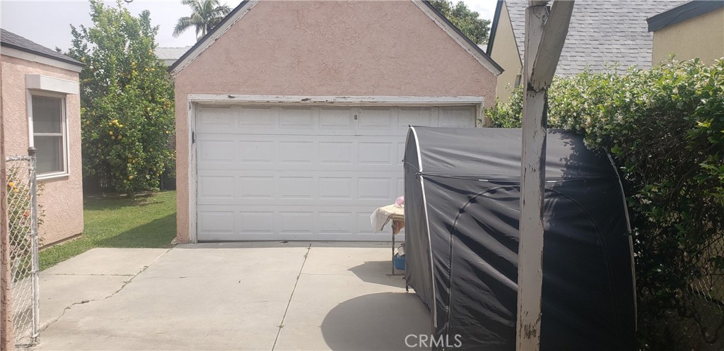 420 South Pearl Avenue Compton, CA 90221 - Photo 13 of 15 a backyard of a house