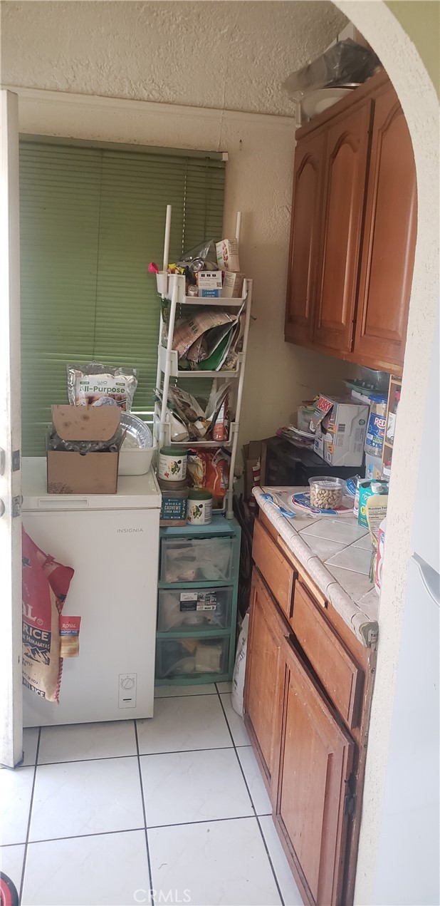 420 South Pearl Avenue Compton, CA 90221 - Photo 7 of 15 a utility room with dryer and washer