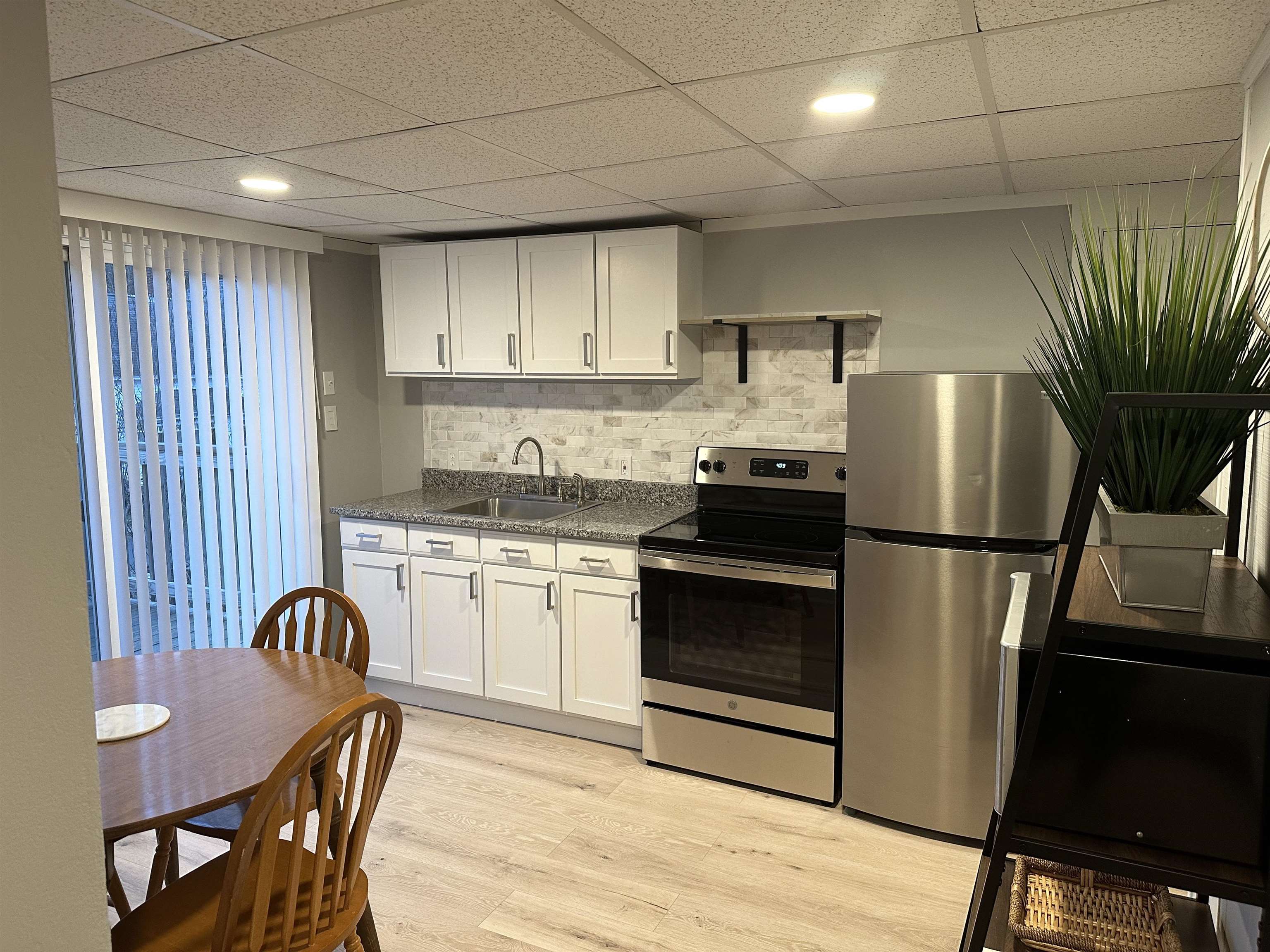 7 Boyd Road Derry, NH 03038 - Photo 2 of 9