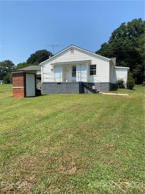 883 State Rd S-29-376 Lancaster, SC 29720 - Photo 2 of 16 a big house with a big yard and large trees