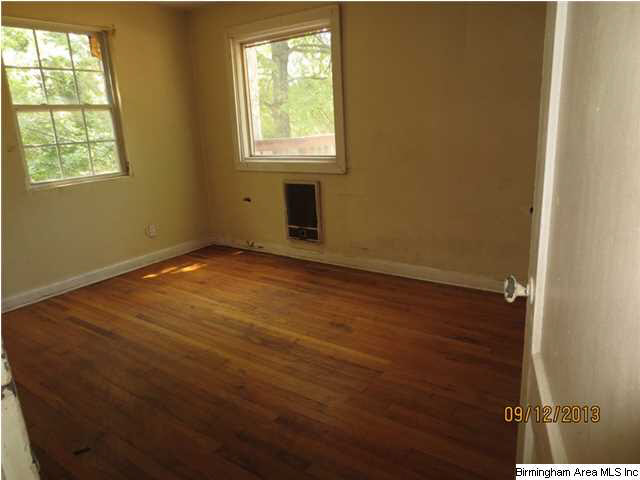 713 Seminole Circle Fairfield, AL 35064 - Photo 6 of 8