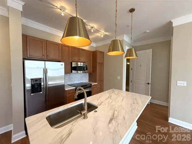 $1,950 | 2810 Selwyn Avenue, Unit 308, Charlotte, NC 28209