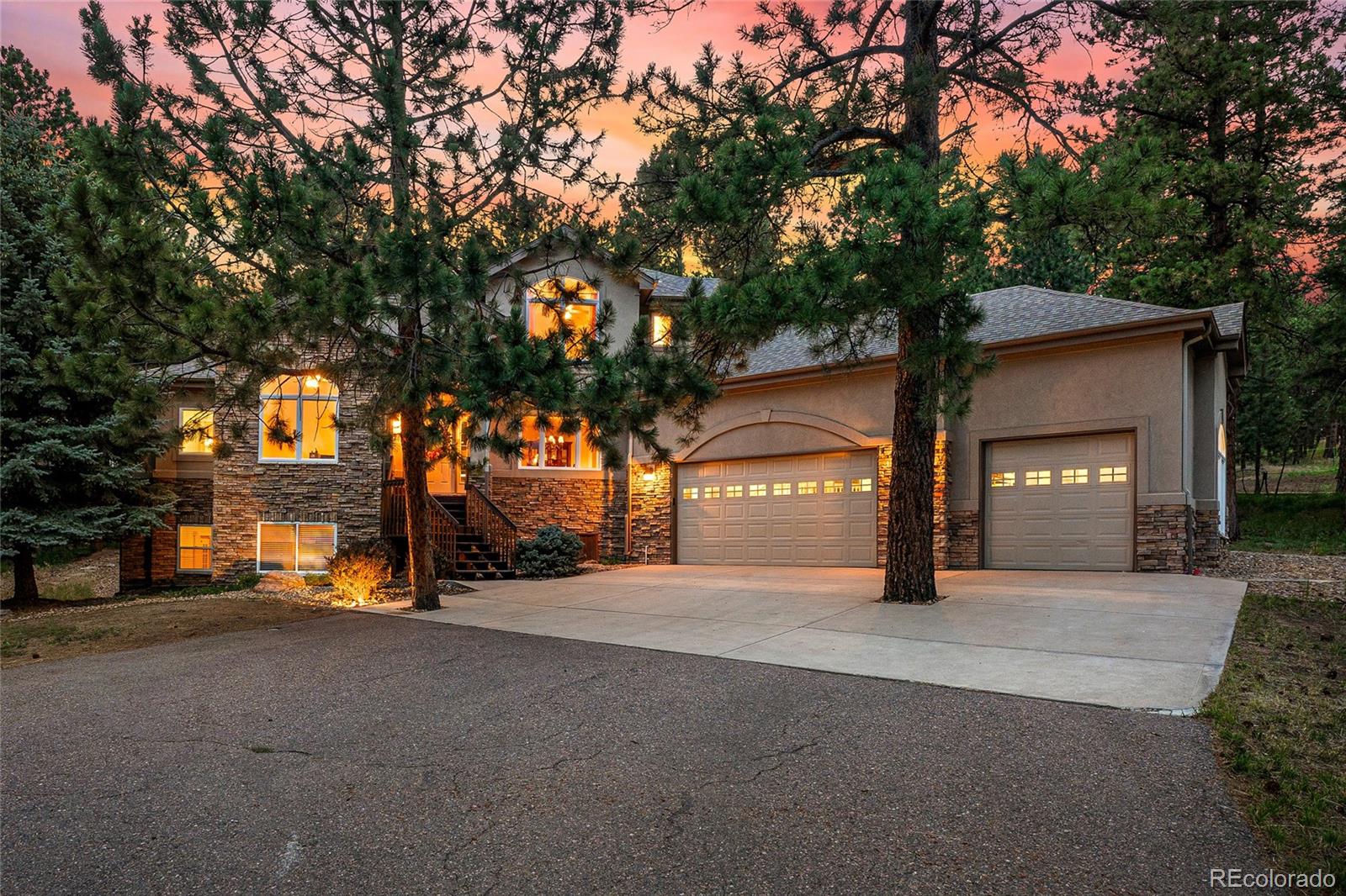 8305 Inca Road Larkspur, CO 80118 - Photo 2 of 40