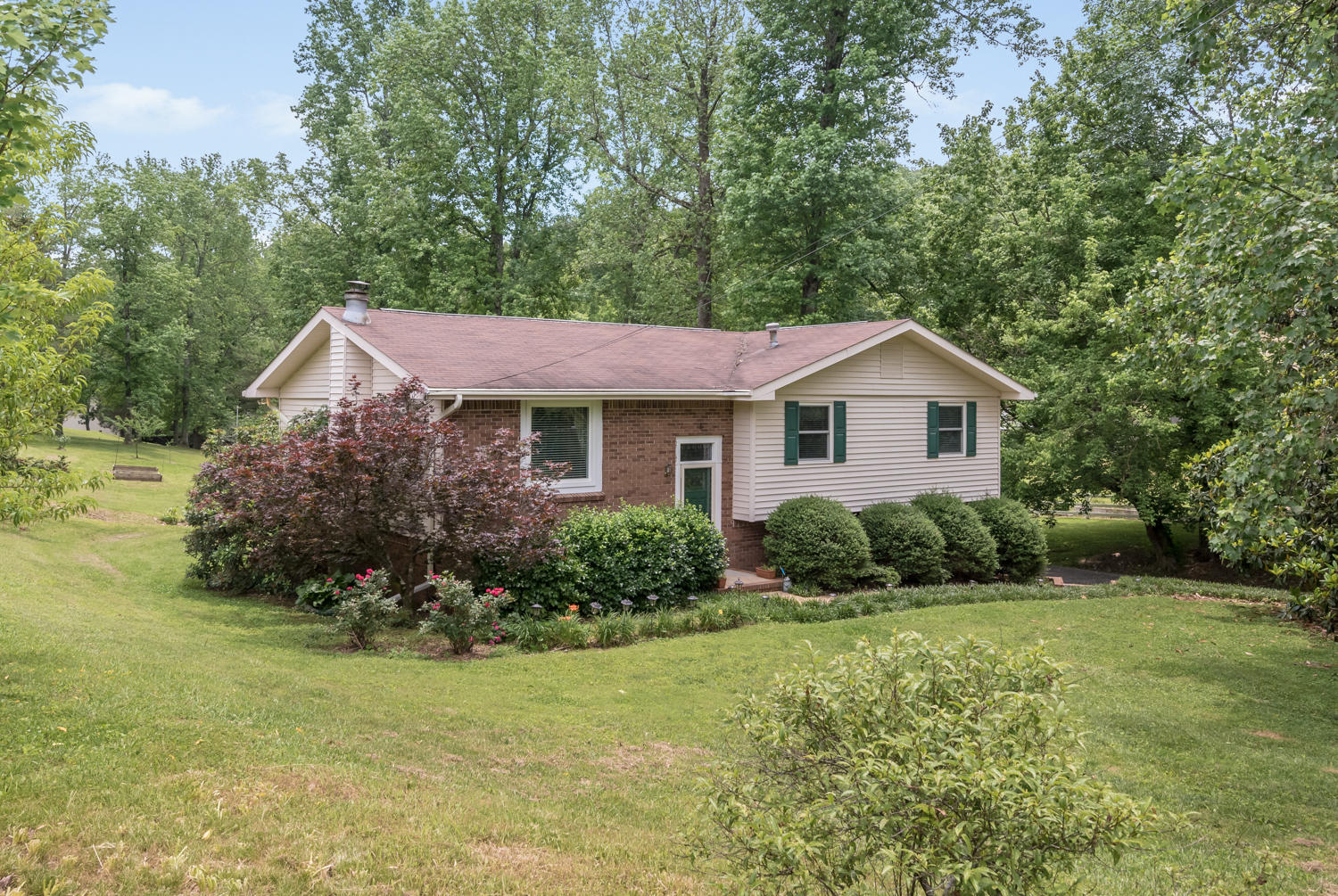 5712 Browntown Road Chattanooga, TN 37415 - Photo 2 of 26 5712_Browntown_Rd_02