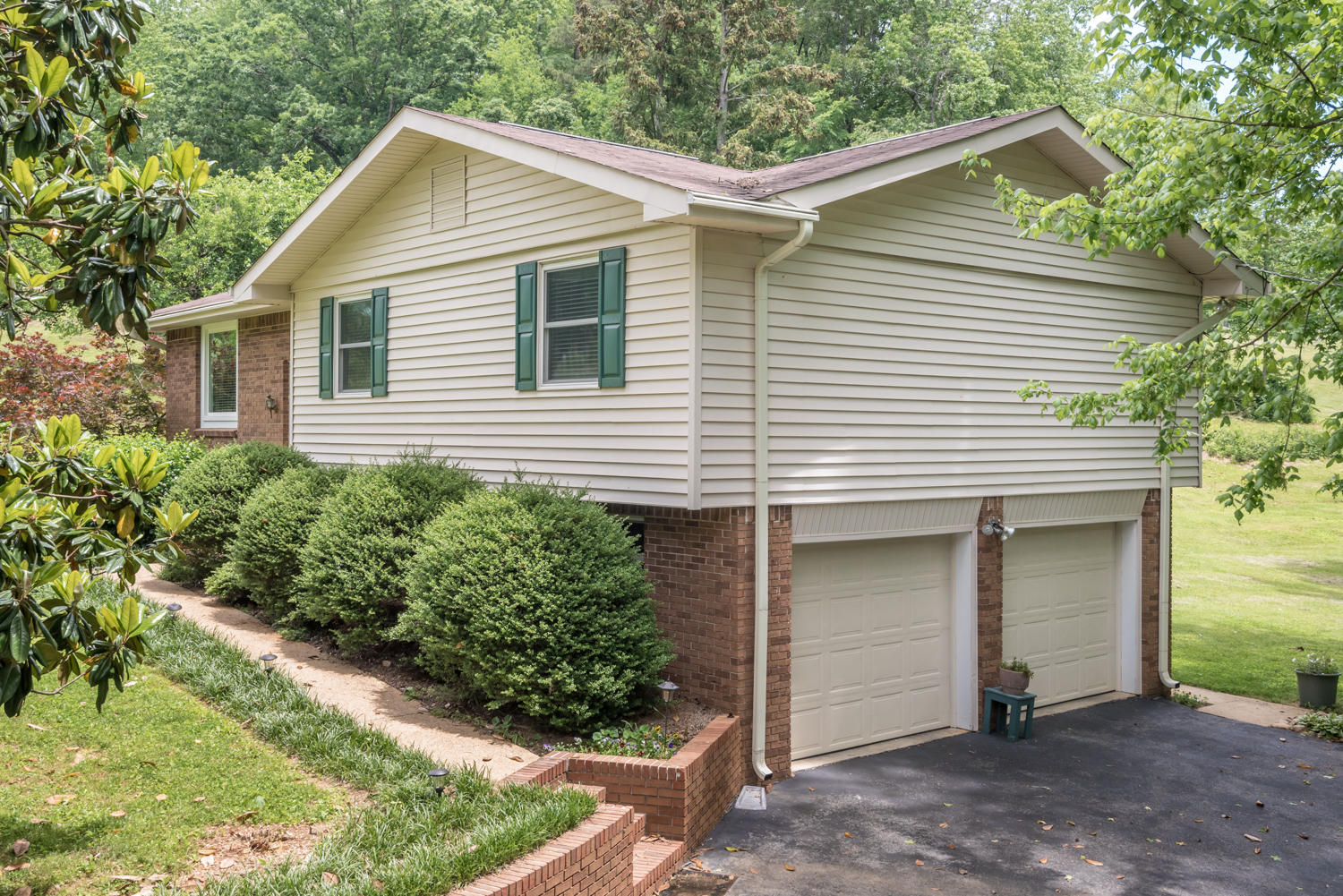 5712 Browntown Road Chattanooga, TN 37415 - Photo 3 of 26 5712_Browntown_Rd_03