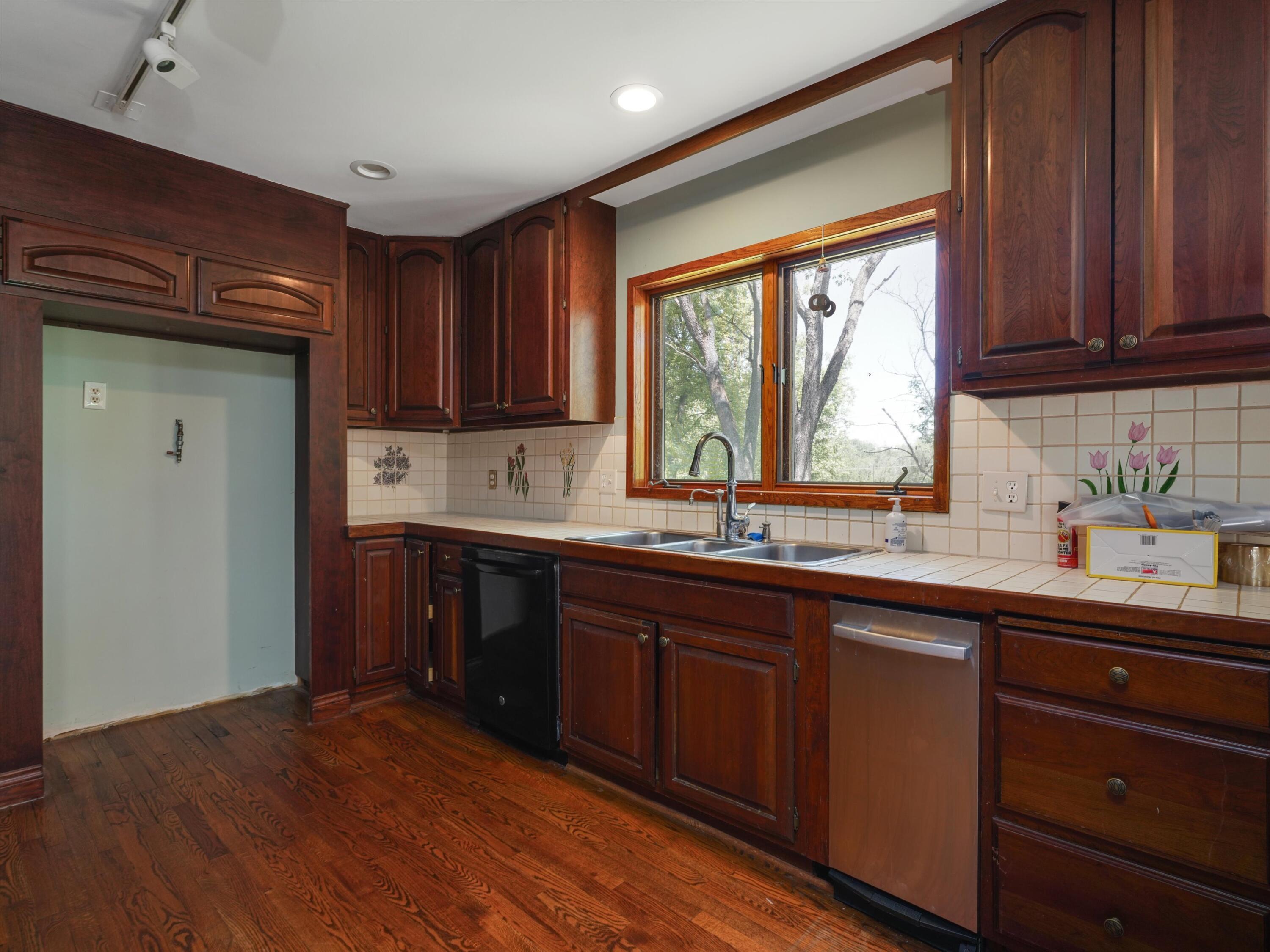 1150 North Livernois Road Rochester, MI 48306 - Photo 12 of 59 10-1150 N Livernois Rd 0009