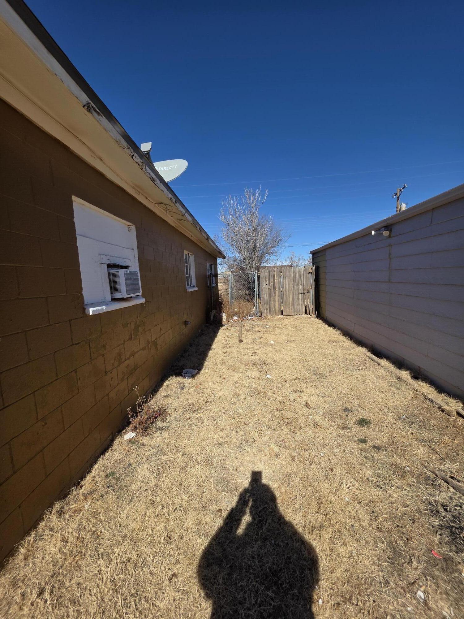 2105 East 29th Street Lubbock, TX 79404 - Photo 4 of 26 a bed room with a bed