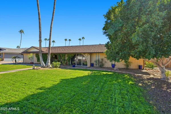 $899,900 | 19 East Canterbury Court, Phoenix, AZ 85022