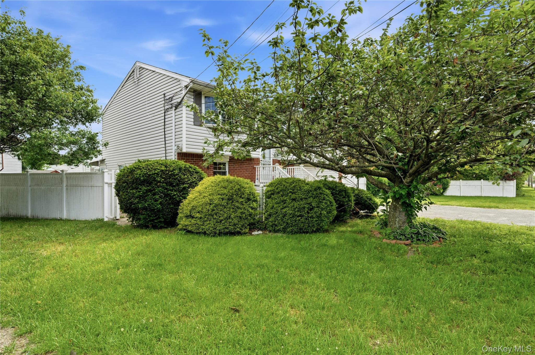 175 Candlewood Road Bay Shore, NY 11706 - Photo 2 of 26