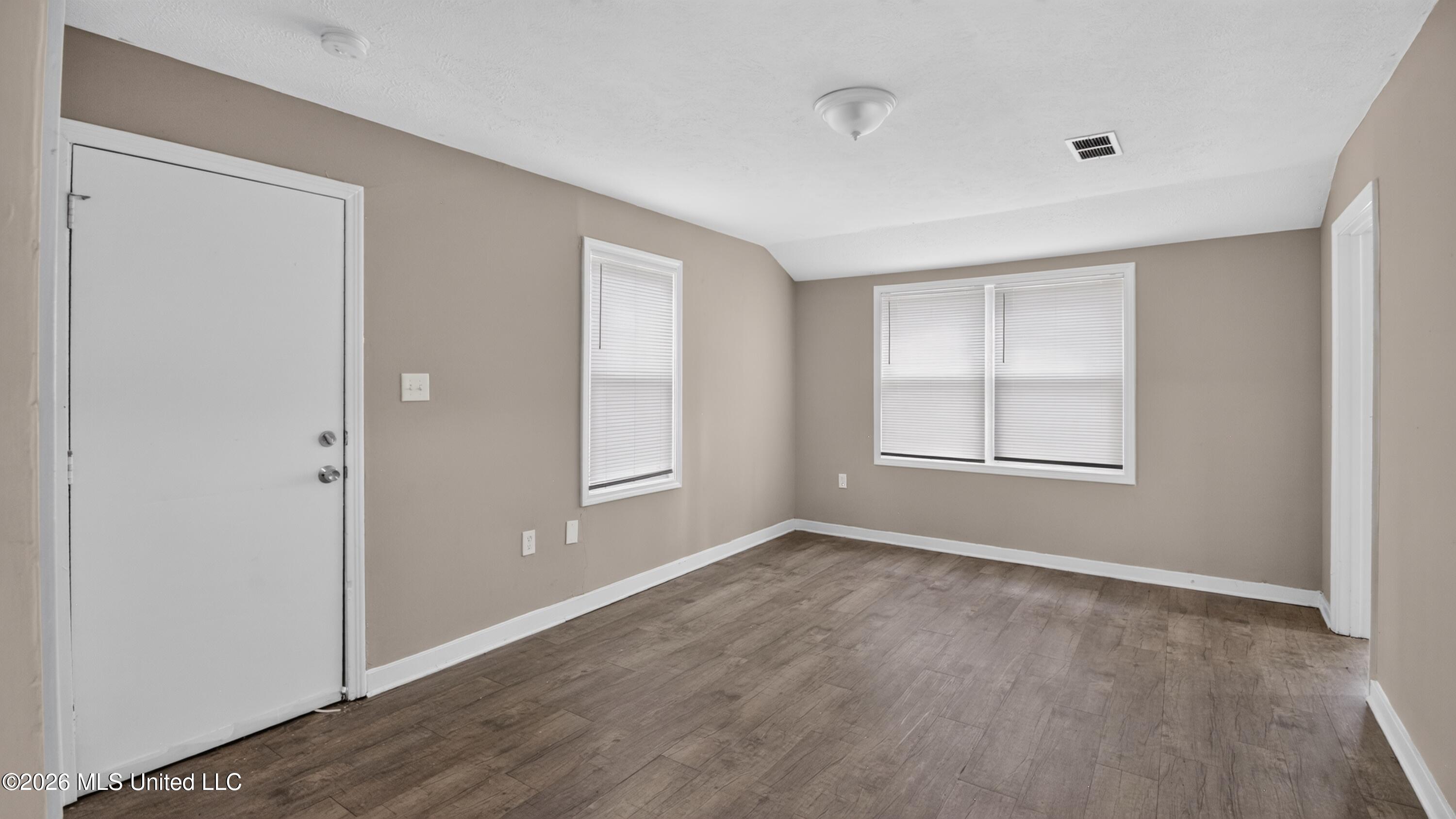 609 Launcelot Road Jackson, MS 39206 - Photo 10 of 30 13_609_Launcelot_Rd-Living_room-0402