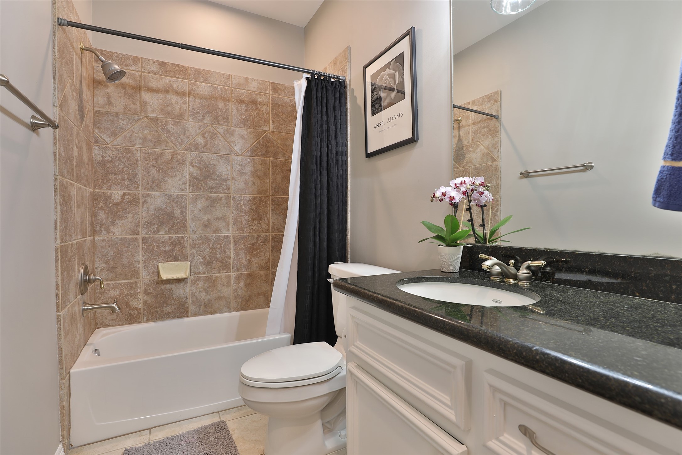 826 East 29th Street Houston, TX 77009 - Photo 24 of 32 Hallway/guest bathroom upstairs.