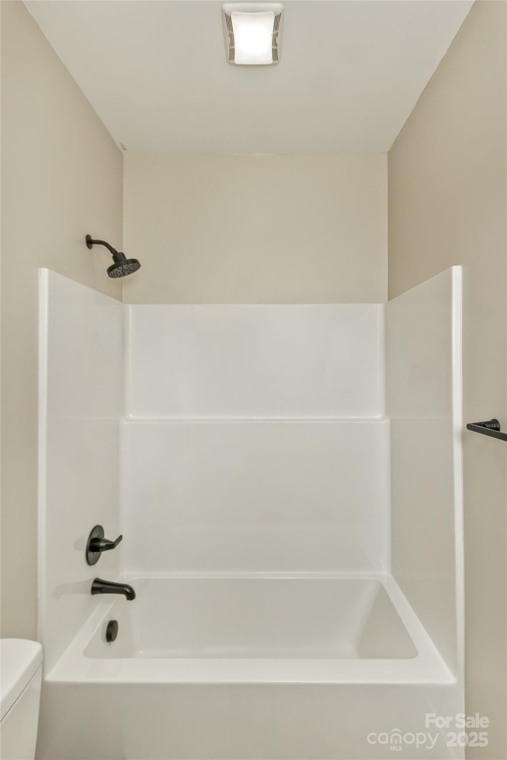 115 Peyton Elaine Road Clyde, NC 28721 - Photo 24 of 37 a bathroom with a bathtub