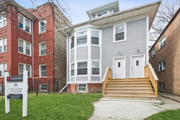 $2,300 | 4918 North Spaulding Avenue, Unit 2, Chicago, IL 60625