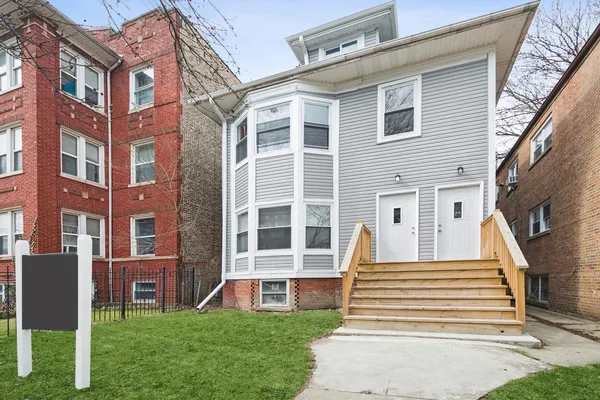 $2,300 | 4918 North Spaulding Avenue, Unit 2, Chicago, IL 60625