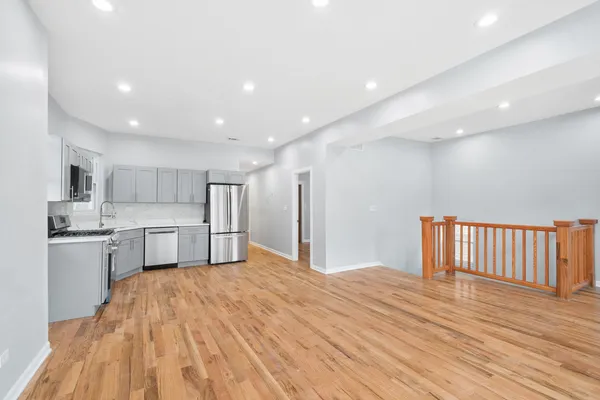 $2,300 | 4918 North Spaulding Avenue, Unit 2, Chicago, IL 60625