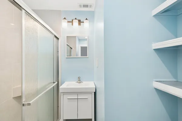 $2,300 | 4918 North Spaulding Avenue, Unit 2, Chicago, IL 60625