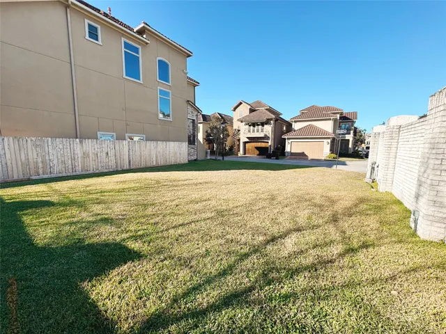 a view of a house with backyard and utility area
