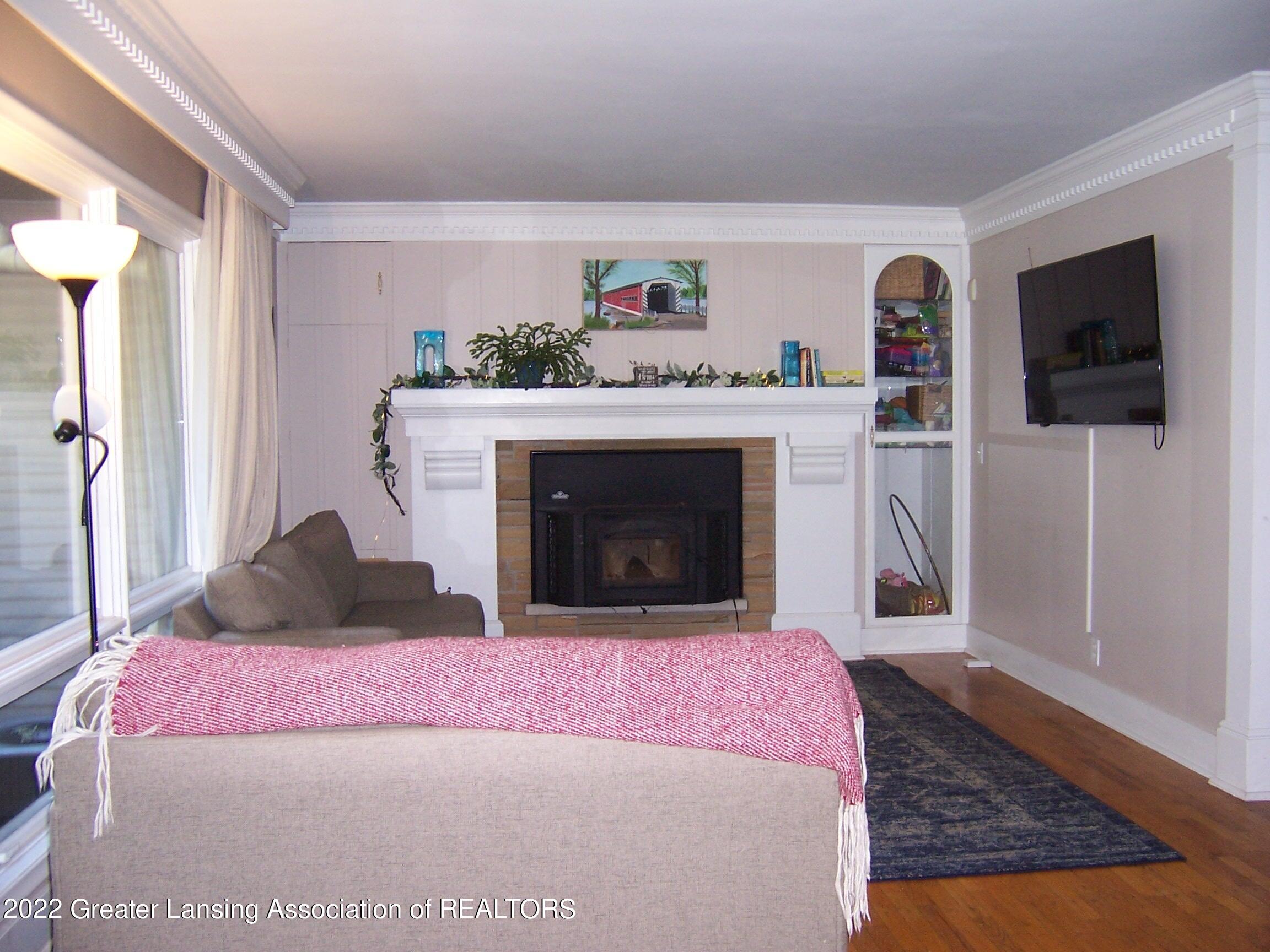 3713 Tecumseh River Road Lansing, MI 48906 - Photo 12 of 44 100_4285