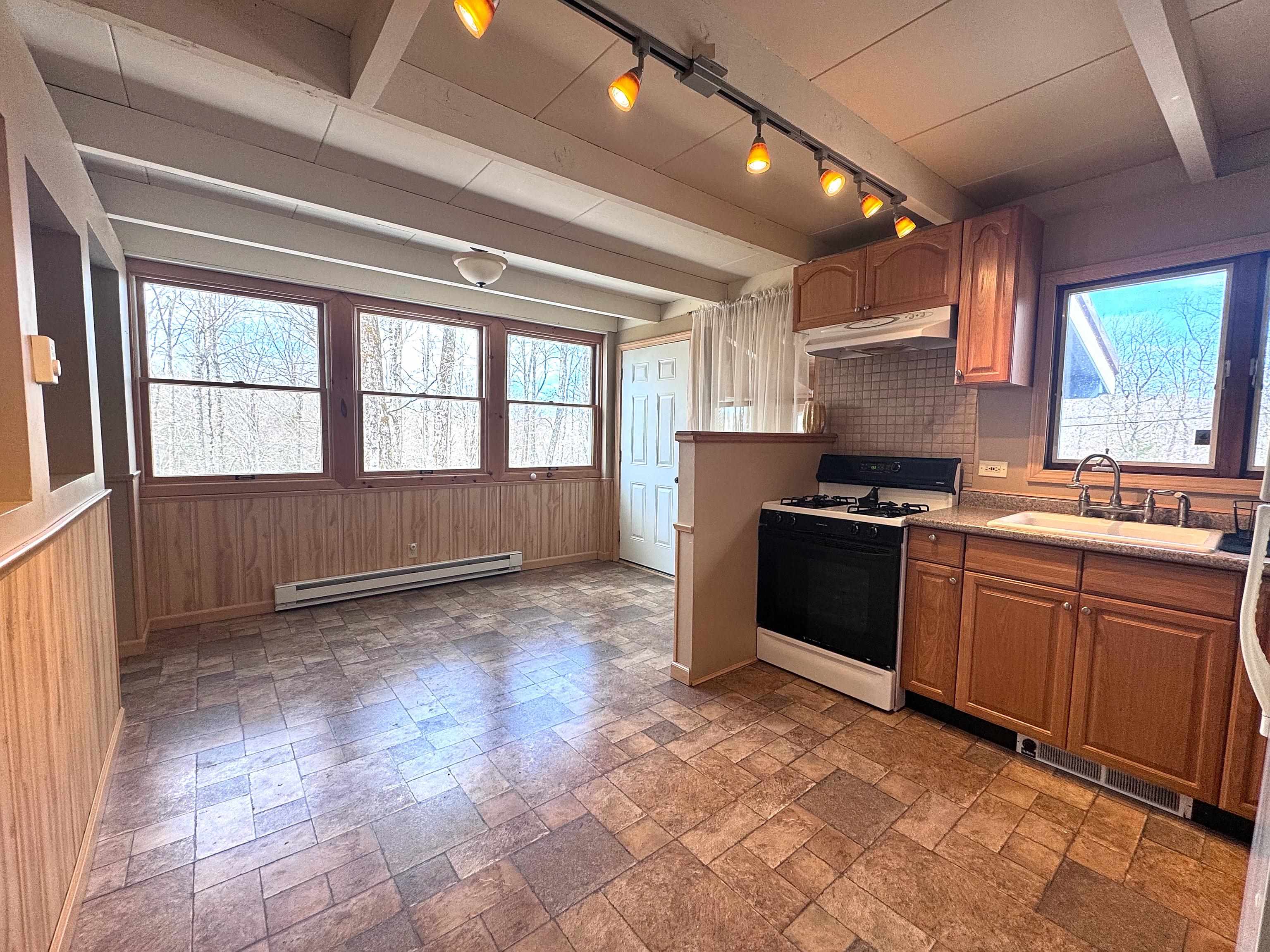 516 Oberdorf Road Readsboro, VT 05350 - Photo 6 of 42